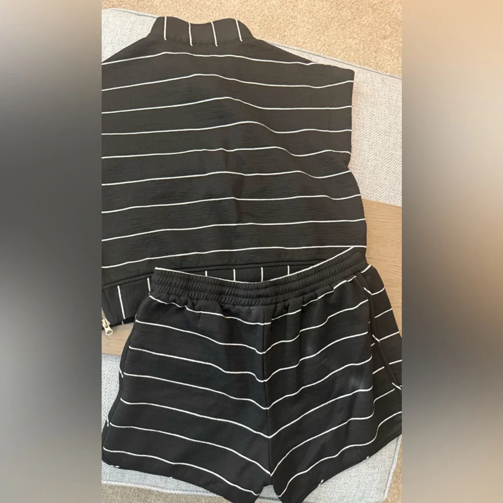entro Black & White Top & Shorts Set - Picture 7 of 8